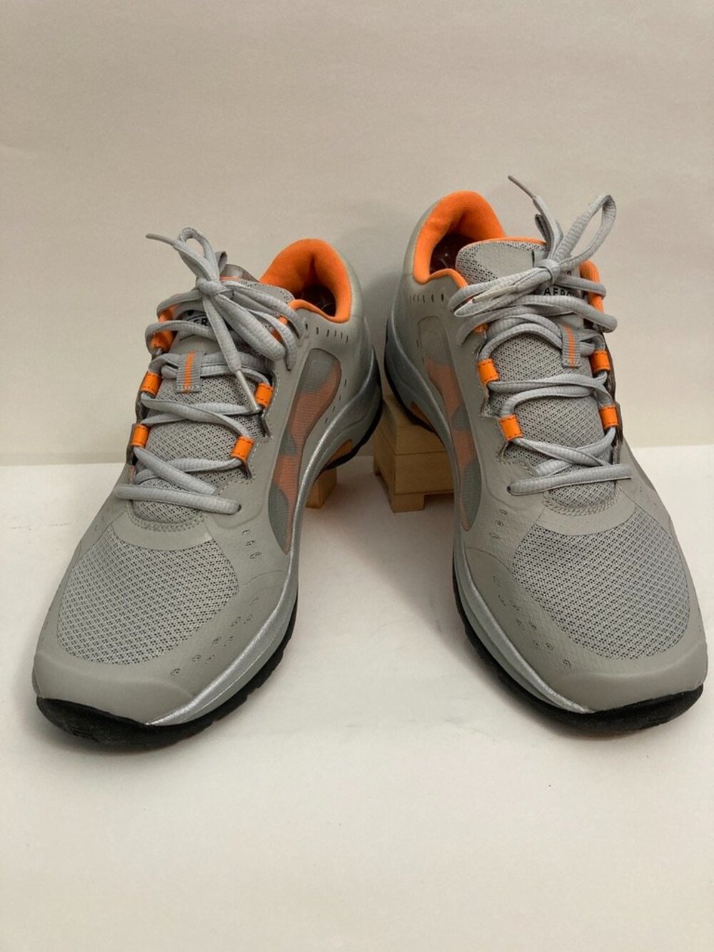 NWT Abeo Sneakers Grey and Orange Size 10